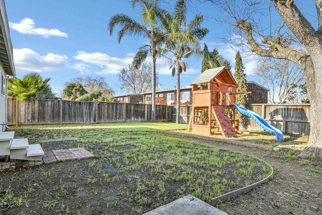 871 Cross St, Pittsburg, CA 94565