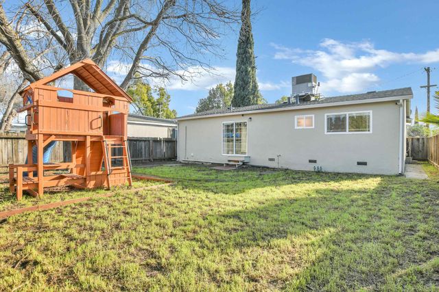 871 Cross St, Pittsburg, CA 94565