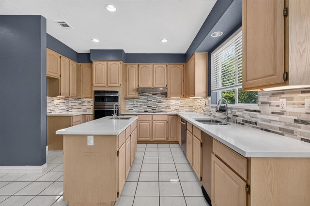 4686 Pine Valley Cir, Stockton, CA 95219