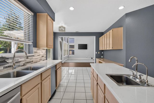 4686 Pine Valley Cir, Stockton, CA 95219