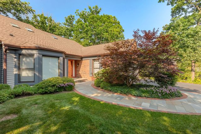 45 Warrington Drive, Lake Bluff, IL 60044