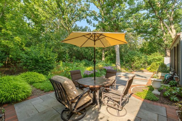 45 Warrington Drive, Lake Bluff, IL 60044