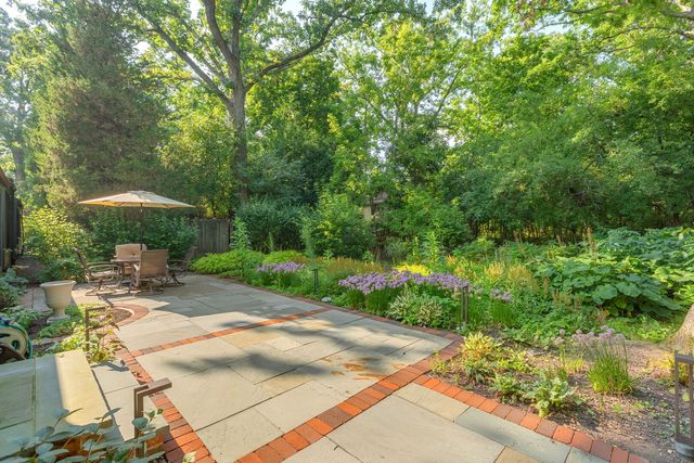 45 Warrington Drive, Lake Bluff, IL 60044