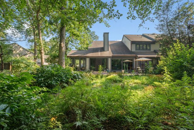 45 Warrington Drive, Lake Bluff, IL 60044