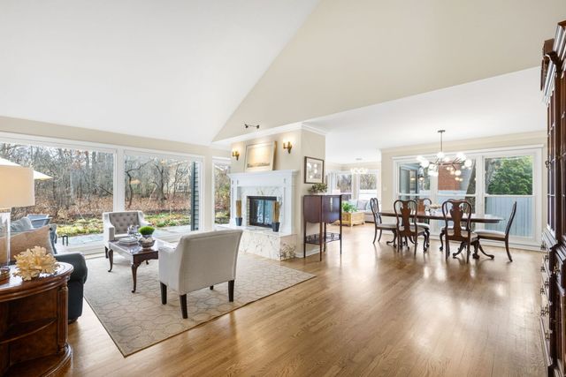 45 Warrington Drive, Lake Bluff, IL 60044