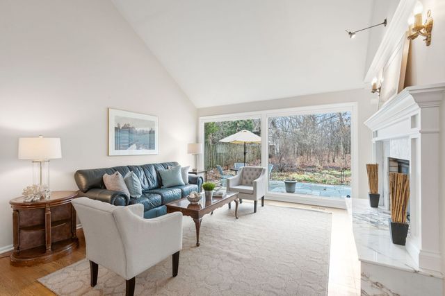 45 Warrington Drive, Lake Bluff, IL 60044