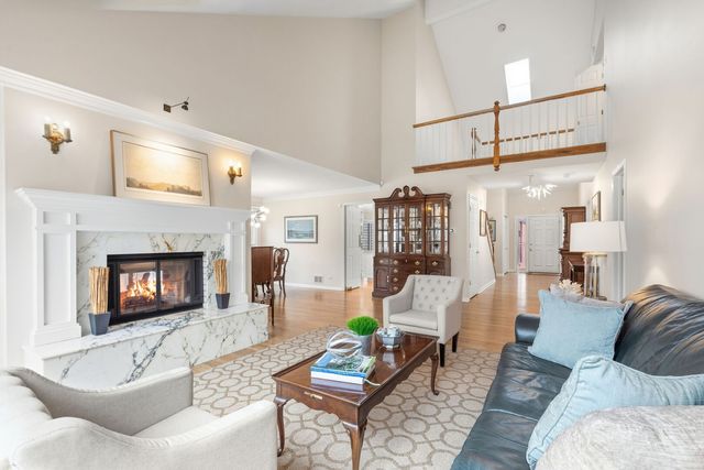45 Warrington Drive, Lake Bluff, IL 60044