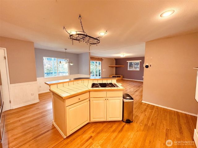 22533 13th Avenue S, Des Moines, WA 98198