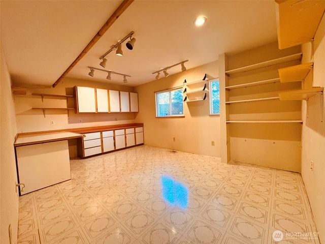 22533 13th Avenue S, Des Moines, WA 98198