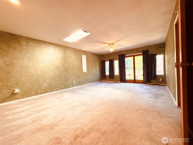 22533 13th Avenue S, Des Moines, WA 98198