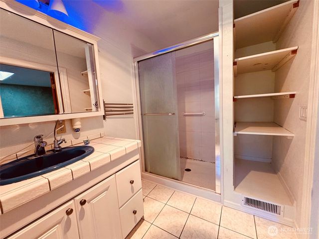 22533 13th Avenue S, Des Moines, WA 98198
