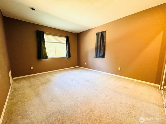 22533 13th Avenue S, Des Moines, WA 98198