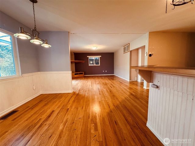 22533 13th Avenue S, Des Moines, WA 98198