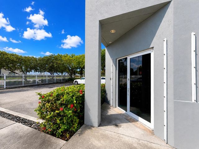 3300 NW 112th Avenue 11, Doral, FL 33172