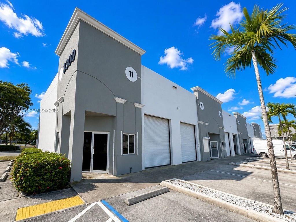 3300 NW 112th Avenue 11, Doral, FL 33172
