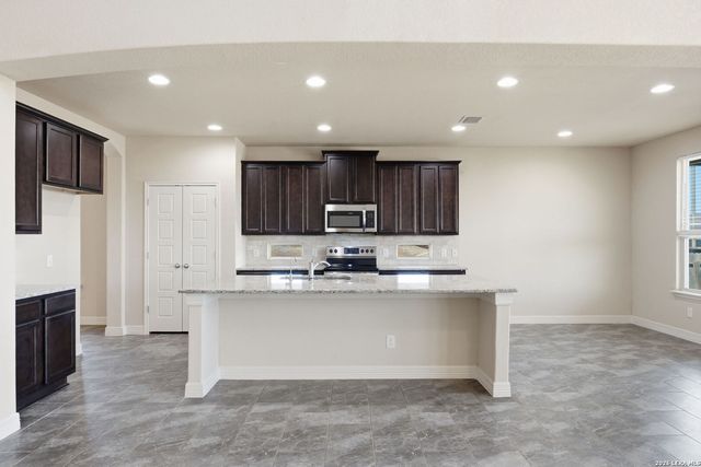 5044 Forest Oak, Schertz, TX 78108