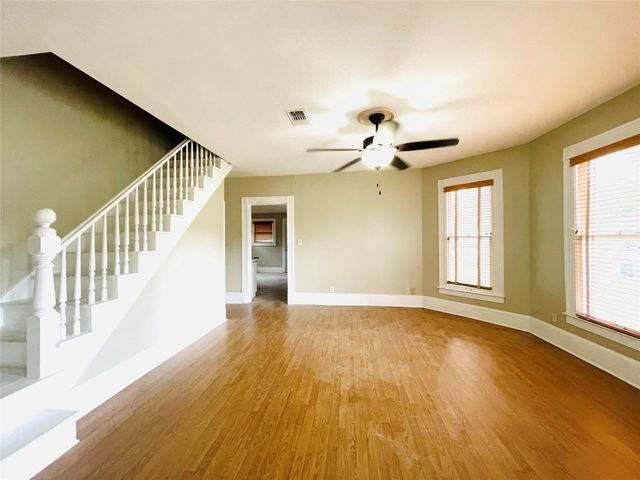 229 E Saunders Street, League City, TX 77573