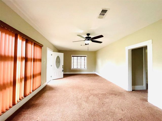 229 E Saunders Street, League City, TX 77573