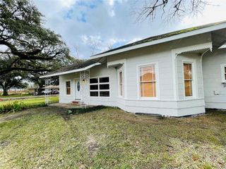 229 E Saunders Street, League City, TX 77573