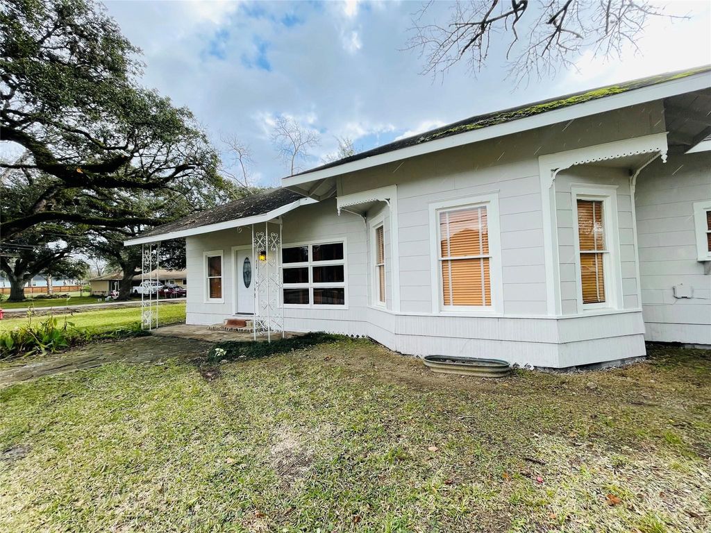 229 E Saunders Street, League City, TX 77573