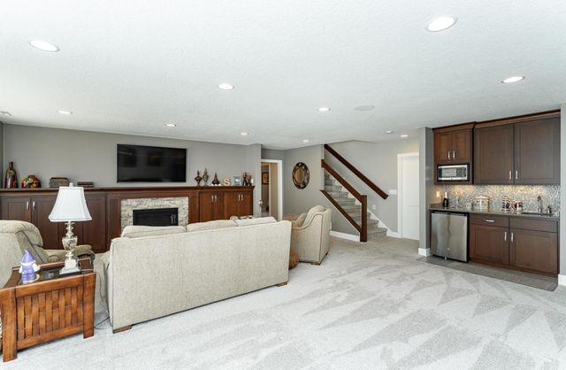 1062 Fox Hill Lane SW, Rochester, MN 55902
