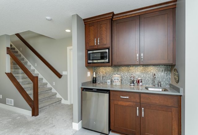 1062 Fox Hill Lane SW, Rochester, MN 55902