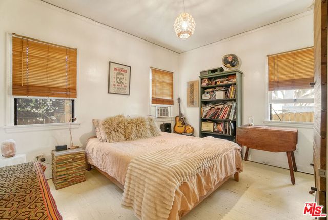 2420 N Beachwood Drive, Los Angeles, CA 90068