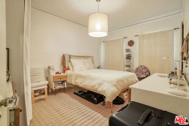 2420 N Beachwood Drive, Los Angeles, CA 90068