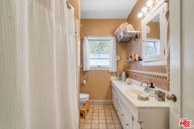 2420 N Beachwood Drive, Los Angeles, CA 90068