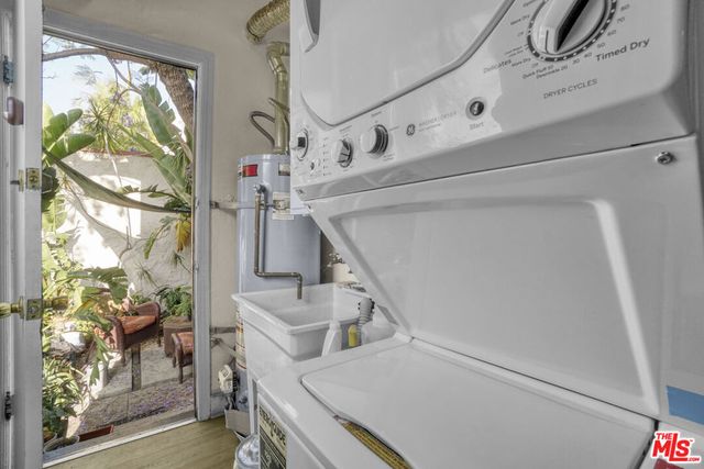 2420 N Beachwood Drive, Los Angeles, CA 90068