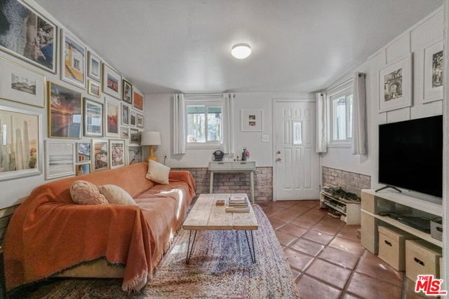 2420 N Beachwood Drive, Los Angeles, CA 90068