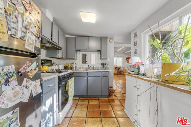 2420 N Beachwood Drive, Los Angeles, CA 90068