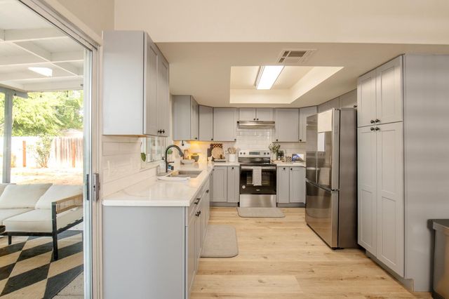 9639 N 10th Street, Fresno, CA 93720