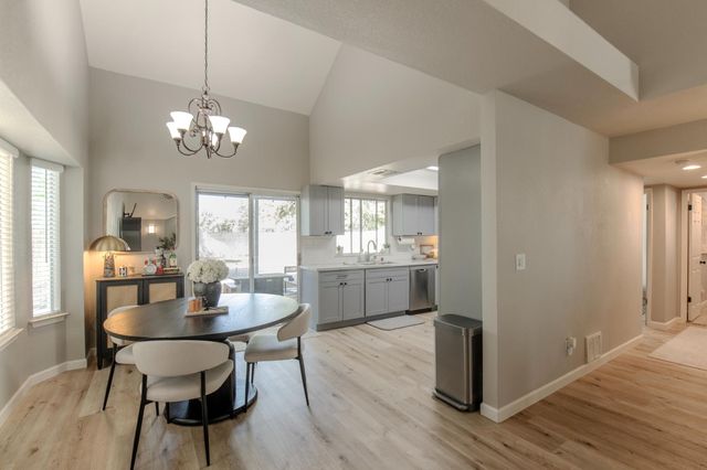 9639 N 10th Street, Fresno, CA 93720