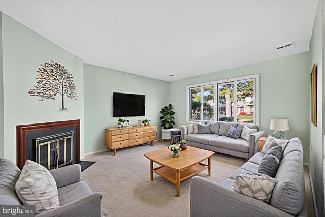 7 GARRISON PL, Newtown, PA 18940