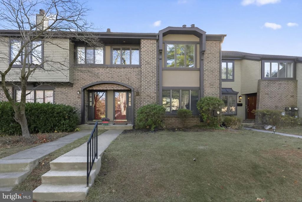 7 GARRISON PL, Newtown, PA 18940