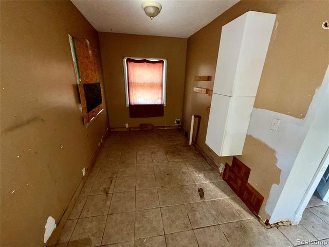 3233 W Home Avenue, Flint, MI 48504