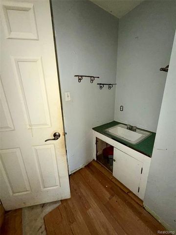 3233 W Home Avenue, Flint, MI 48504