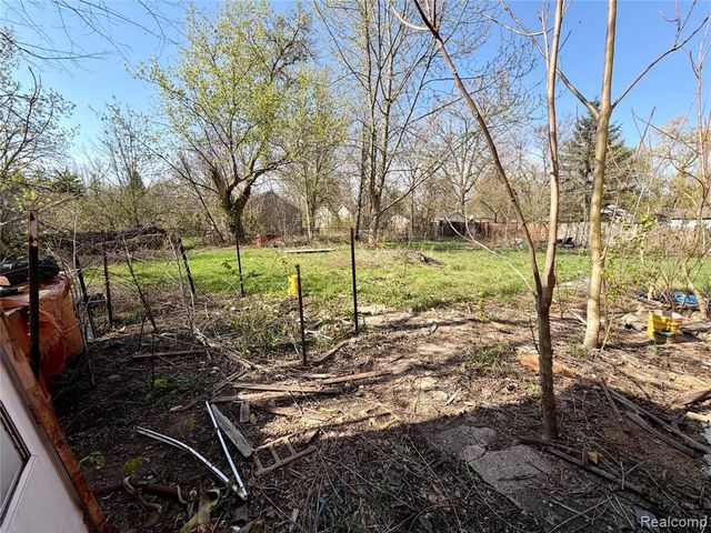 3233 W Home Avenue, Flint, MI 48504