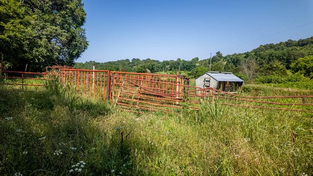 804 Banks Road, Hardy, AR 72542