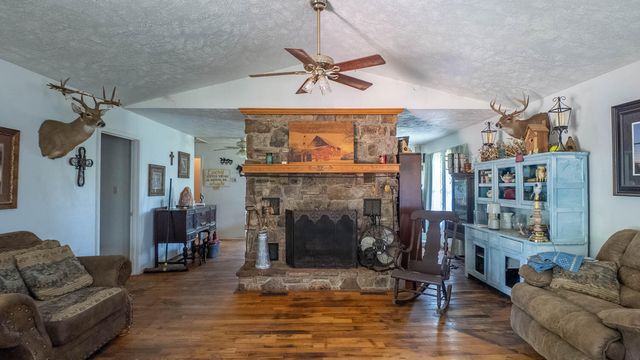 804 Banks Road, Hardy, AR 72542