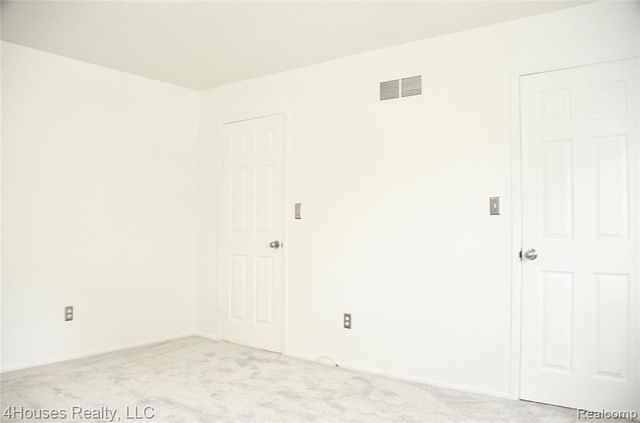 737 E Fox Hills Drive 180, Bloomfield Hills, MI 48304