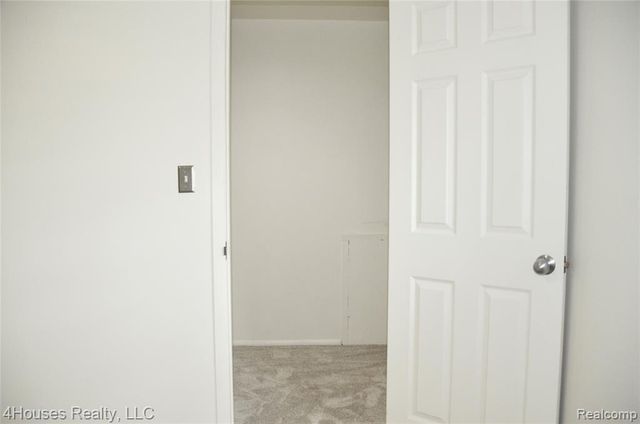 737 E Fox Hills Drive 180, Bloomfield Hills, MI 48304