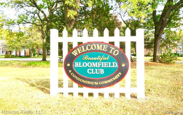 737 E Fox Hills Drive 180, Bloomfield Hills, MI 48304