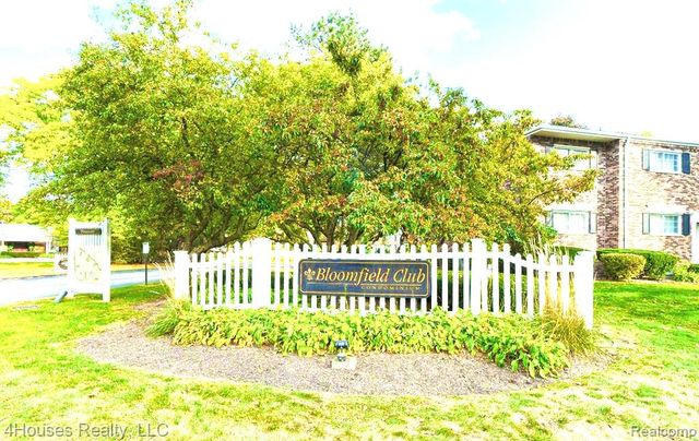 737 E Fox Hills Drive 180, Bloomfield Hills, MI 48304