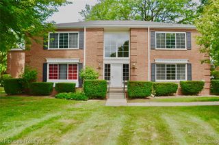 737 E Fox Hills Drive 180, Bloomfield Hills, MI 48304