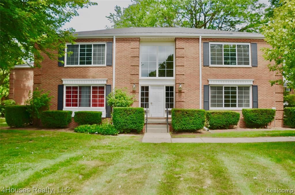 737 E Fox Hills Drive 180, Bloomfield Hills, MI 48304