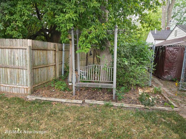 2502 S 24th Street, Saginaw, MI 48601