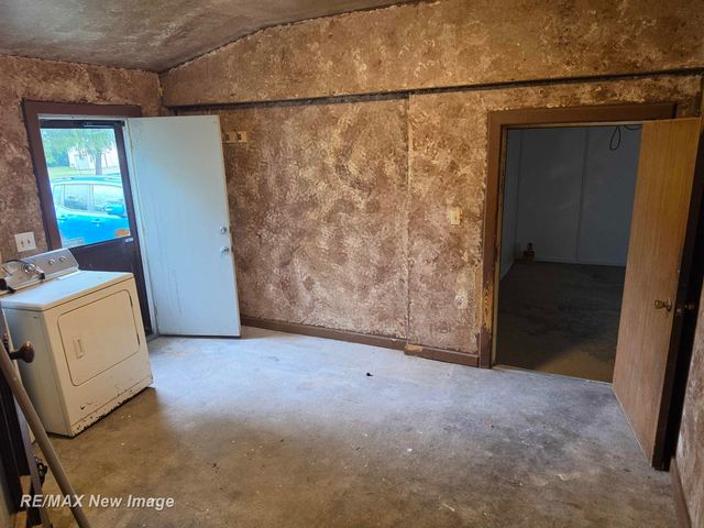 2502 S 24th Street, Saginaw, MI 48601