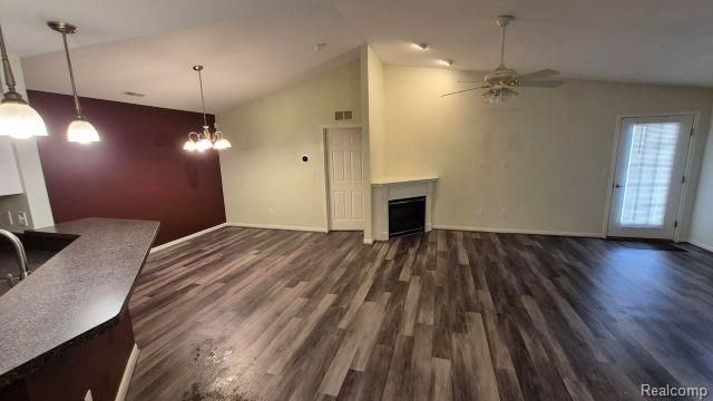 5203 Chesapeake Circle, Walled Lake, MI 48390